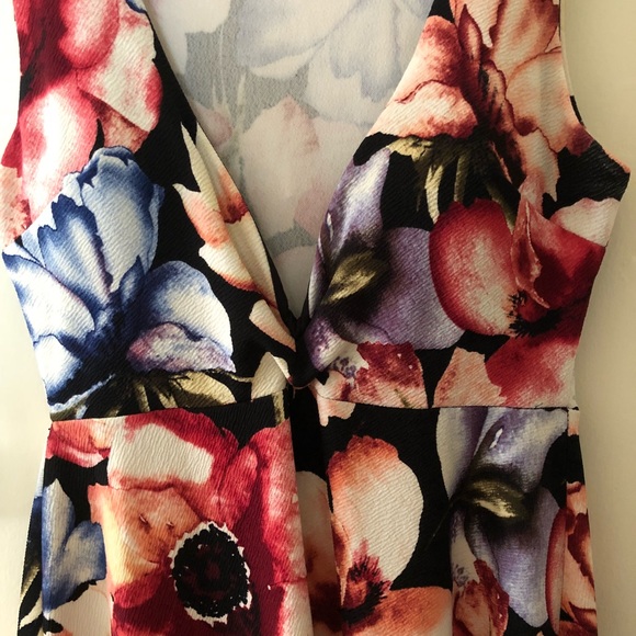 Forever 21 plunging neckline Floral dress - Picture 2 of 5